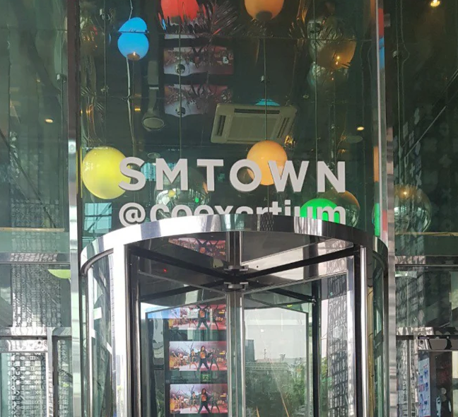 SM Town - место где рождаются корейские звезды