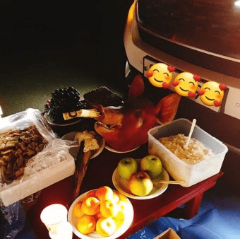 Зачем корейцы ставят голову свиньи на стол