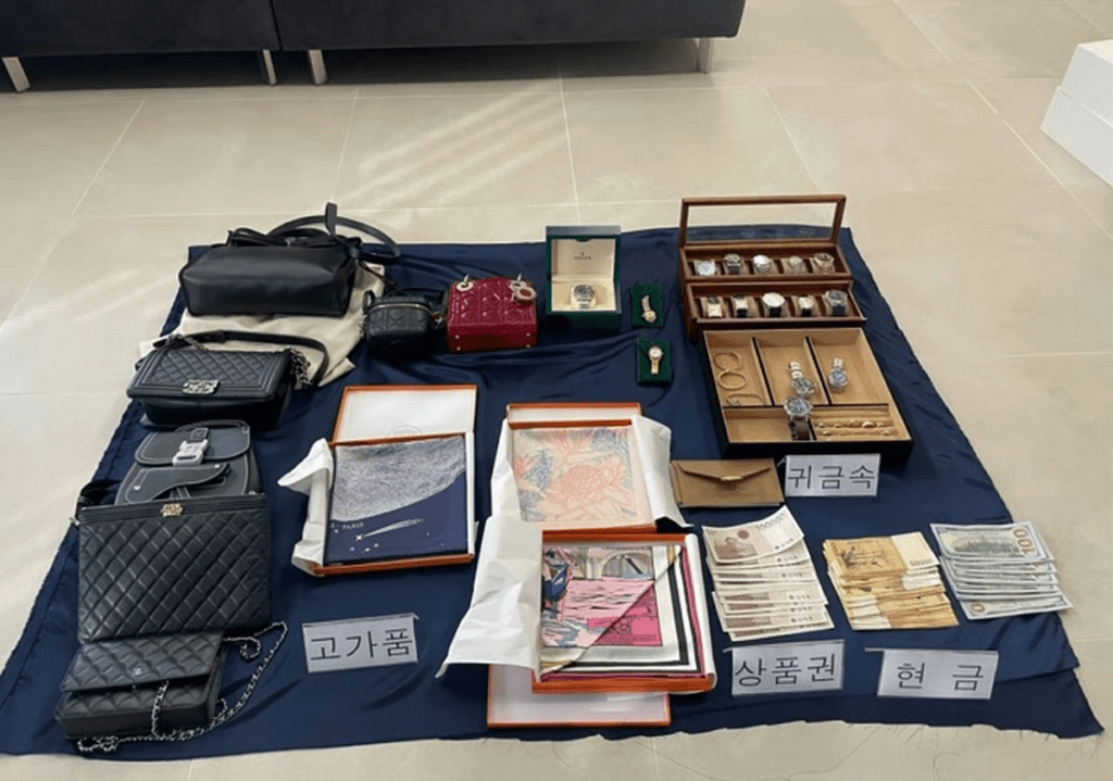 Налоговая в Корее сегодня выставила на аукцион 60 сумок Биркин (Hermes Birkin)